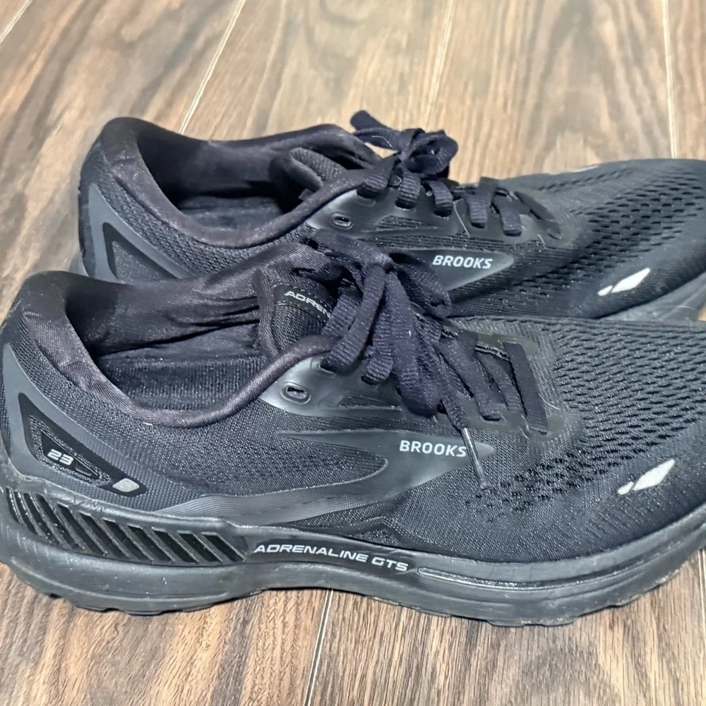 Brooks Men's Black Adrenaline GTS Athletic Shoes - Picture 1 of 6